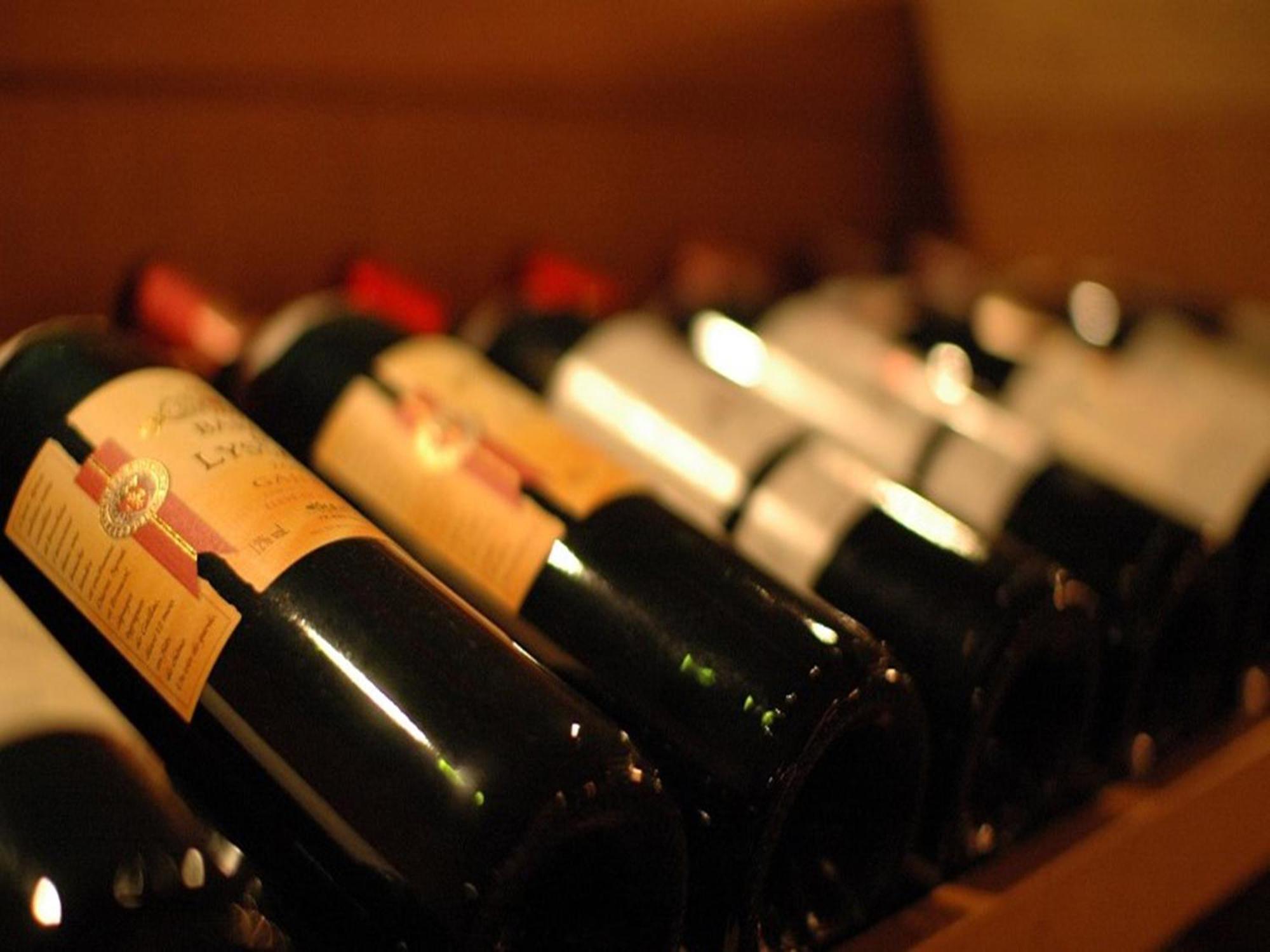 Shin Furano Prince Hotel Exterior foto Wine bottles