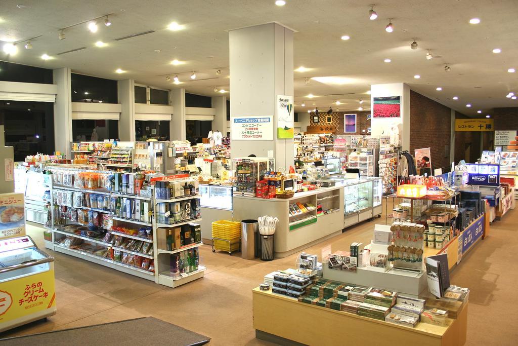 Shin Furano Prince Hotel Exterior foto A typical department store in Japan